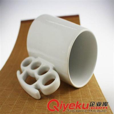 創(chuàng)意與力量結(jié)合 廣州錦陶陶瓷實(shí)業(yè)現(xiàn)貨純白色拳擊杯詳解